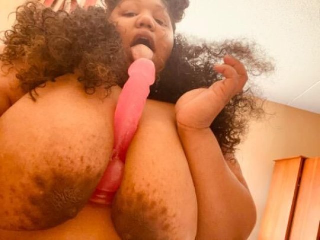 hey daddys if you love your dick sucked come see me - 1