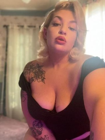 SUNDAY FUNDAY😇🥰😜THICK BLONDE IN NEED of Attention💦😻👅😋🧁🥳 - 1