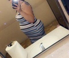 Pregnant and Horny 🤰🏻💦 Full Bush - Image 6