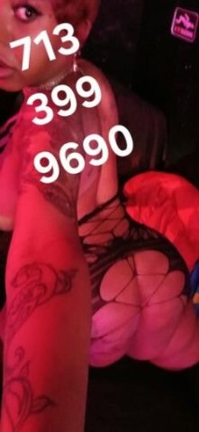 Lay in my bed and get good head. Cum in my mouth or pussy instead 😋 - 1