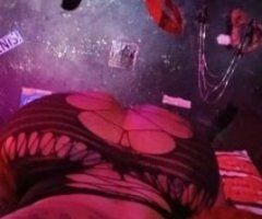 Lay in my bed and get good head. Cum in my mouth or pussy instead 😋 - Image 3