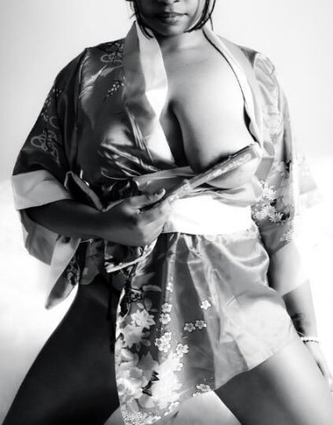 busty baddie - 1