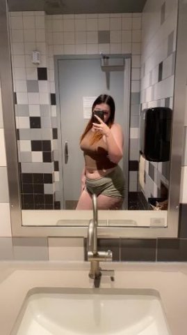OUTCALLS 💋 nothing less than $100! Extremely wet Queen with a Dripping pussy available for Hookup 💦 Outcalls only atm 💲 video fun 🥰 Sexy slim thick ❄🐰 beautiful thick nice tits and plenty ass 🍑🌨🐰😘 ready to have safe fun 😉 - 1