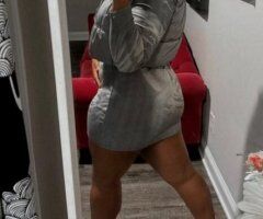 sweet sweet PEACHES in town for the night - Image 2