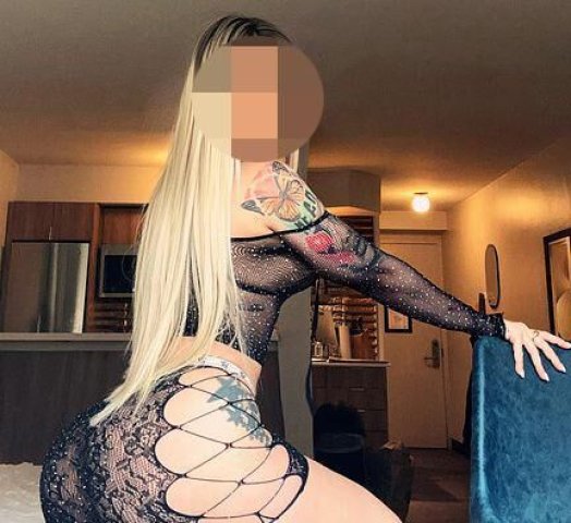 Hermosa colombiana con exelentes curvas - 1