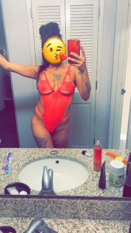 sexy amiri visiting town ready to get wet 💦😘 - 1