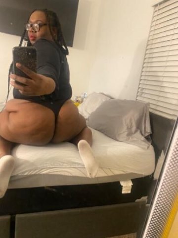 Pretty Bbw stays wet💦💦 let me drain ur balls!! In-Call Outcall & Car-dates Throat gamePrOper!!! !highly addictive$85 qv $125bbbj $150 hhr $180 hr incall 🌹🌹🌹seventwofive215threefivethreethree - 1