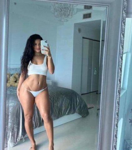 Gorgeous Bombshell **** SATISFACTION GUARANTEED - 1