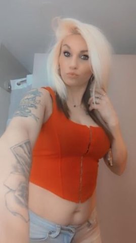 NEW N IMPROVED, SEXY ASS HOLLIE WITH A BODY 👅 - 1