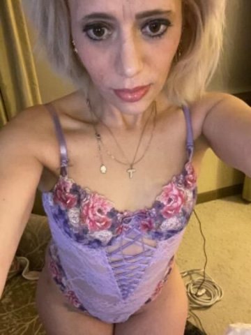 happy Valentine's Day, everybody to those who are single going out Domingo. I'm available all day and night favorite holiday. Come spend the snowy night with me. - 1