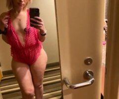 happy Valentine's Day, everybody to those who are single going out Domingo. I'm available all day and night favorite holiday. Come spend the snowy night with me. - Image 2