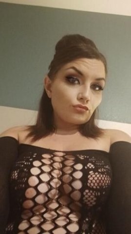 AVAILABLE NOW!! Seductive and sassy.... Hot brunette seeks generous professional gentleman - 1