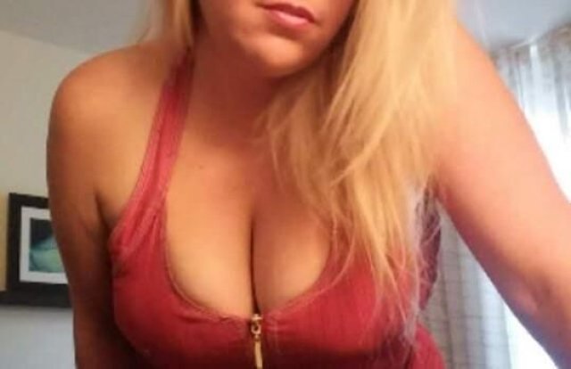 BUSTY SoCal MILF For INCALL or OUTCALL in DOWNTOWN OMAHA!!! - 1