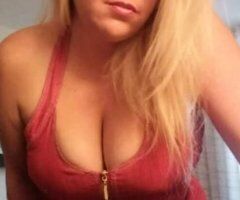 Omaha escorts - BUSTY SoCal MILF For INCALL or OUTCALL in DOWNTOWN OMAHA!!!