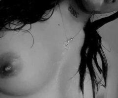 hot latina - Image 2