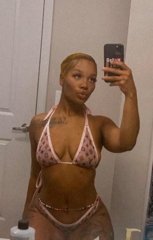 I Just Want To Be Your Favorite 💋 - 1