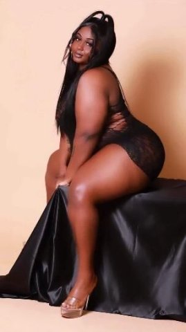 Curvy dominicana💋💋 - 1