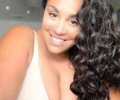 sexy spicy🌶 thick latina & friends visiting - Image 5