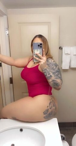 hot latina with a big booty and big tits🔥 - 1
