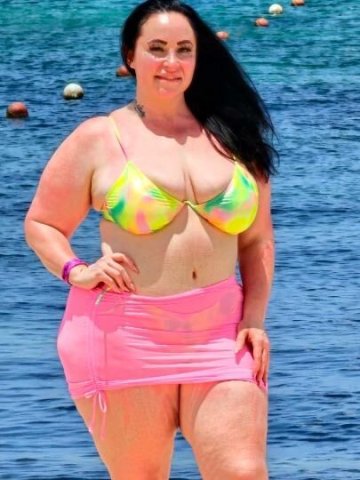 REAL WOMAN Curvy Busty Beauty 36DDD MILF - 1