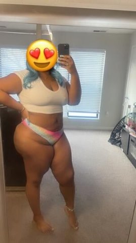 ebony girl w/ huge ass - 1