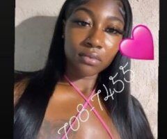 Pretty Big Booty Ebony😍🍫💦 Catch me while you can🥵 - Image 1