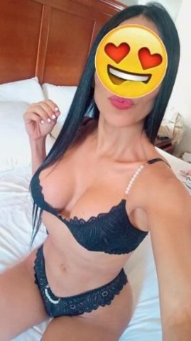 Hermosa Flaca Latina - 1