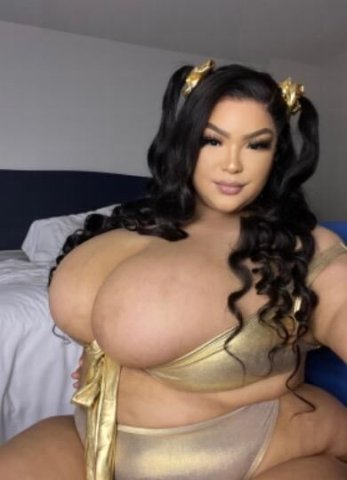 Beautiful CUBAN Freak huge TITTIES 💦 Pretty Feet💅🏽👀 Available All Day📲 FREAK - 1