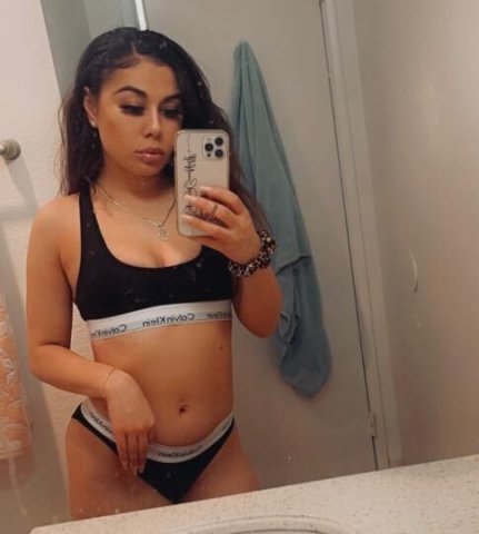 Petite Latina Spinner - 1
