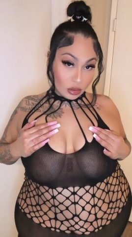 new in town sexy thick mami - 1