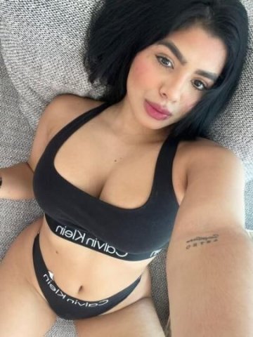 Beautiful and rich ColombianAvailable for you baby.🪭 - 1