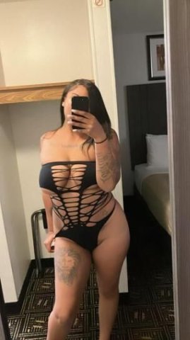 WET Beautiful Soaking Hot Mixed Ebony ready to get laid 💦 - 1