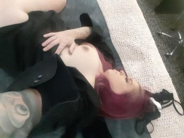 🌼🌹🌼LETS GET TOGETHER AND WATCH PORN ON A FLAT SCREEN MIRROR.🌹🌼🌹 - 1