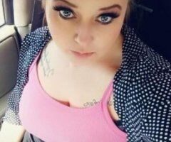 Minneapolis / St. Paul escorts - my curvy body and thick thighs & get lost in my eyes!