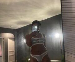 EBONY VISITING IN TOWN - Image 11
