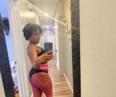 EBONY VISITING IN TOWN - Image 11