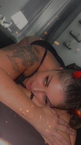 Italian bombshell big bubble booty beauty - 1