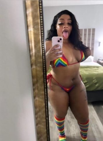 Thick🤪SOFT🥰 AND WET⛲ Sophie the squirt master👅 - 1