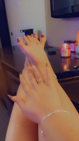 Tight juicy🌊🍒 🐱 Waiting for you baby 🤤Better than the rest 💦👅 Cum take a dive into my magical world of fun ‼🍭 Tight , wet playmate 💦3🕳available - 1