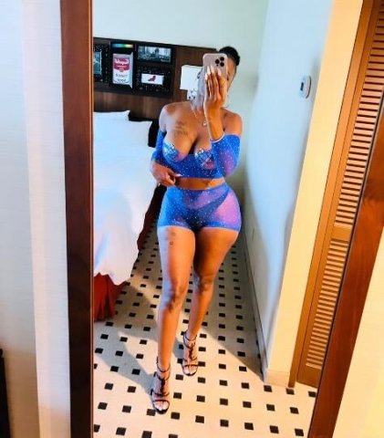 Your ebony empress Awaits - 1