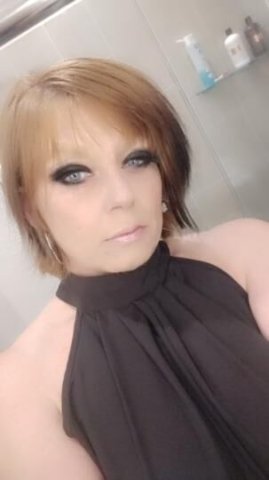 Natural Redhead - Curvy Cougar - 1