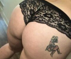 bombshell babe lonely needs company - Image 5
