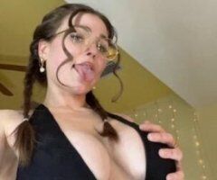 Manchester escorts - Skylar Hosting Read For you Tt Playhouse..Available for both Incall & outs( I sell my hot 🥵 contents as well and I do cam shows )