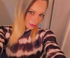 who wants to spoil this porn model - Image 11