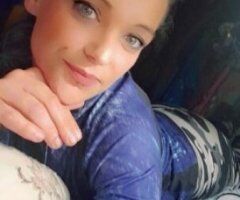 who wants to spoil this porn model - Image 12