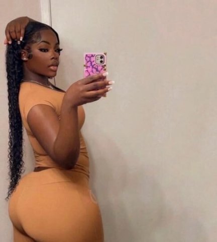 Sexy chocolate looking to have fun - 1