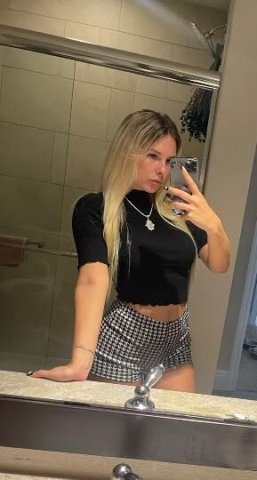 Bombshell Blonde 5 ft 4 125 lbs Pics are 100% real and recent - 1