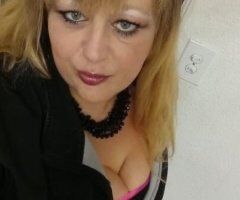 Bring 150$ roses THEN take me on date. carfun only unless you rent room located off university, allow me keep room after service i would agree to deduct 50 off service date gift u giving me - Image 1