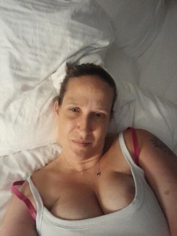 GIRL NEXT DOOR READY TO MAKE U MOAN AND SQUIRM TEXT ME - 1
