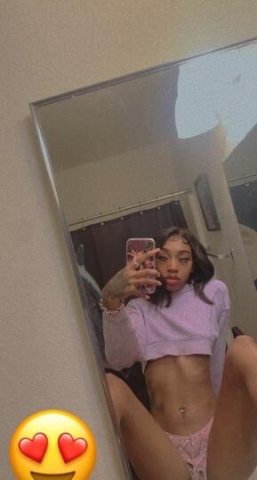 PRETTY AND PETITE LOOKING FOR A GENEROUS MALE PLAY MATE🥂 - 1